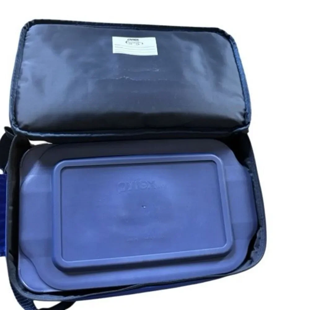 Pyrex Portables Insulated Carry Bag With 2.2 Qt. Glass Casserole Dish & Lid